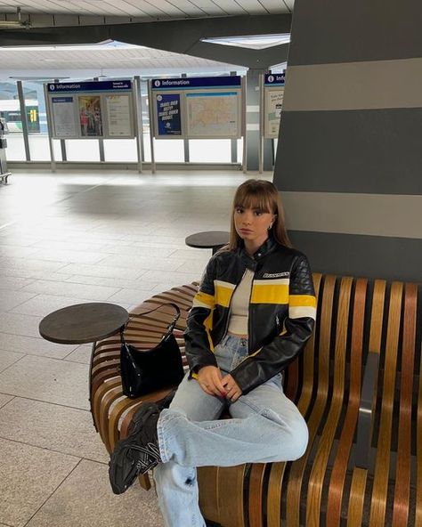 Darcy Owen on Instagram: "🏍 @bershka" Racer Jacket Outfit Women, Motorcycle Jacket Outfit, Biker Girl Outfits, Moto Jacket Outfit, Blazer Outfits Casual, Jacket Outfit Women, Leather Jacket Outfits, Modest Fashion Outfits, Girls Jacket