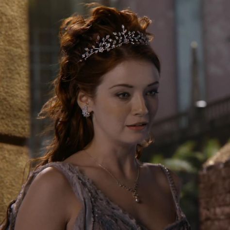 Once Upon A Time Hairstyles, Ouat Aurora, Once Upon A Time Aurora, Ones Upon A Time, Ouat Costumes, Laena Velaryon, Time Costume, Sarah Bolger, Time Icon