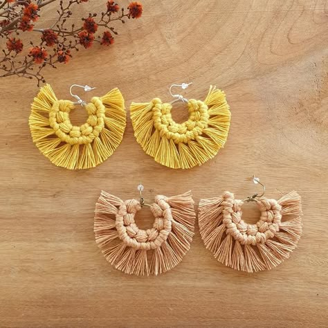 Cozy Jewelry, Macrame Earrings Diy, Macrame Materials, Diy Macrame Earrings, Macrame Colar, Macrame Rings, Embroidery Hoop Wall Art, Boho Outfit, Crochet Earrings Pattern