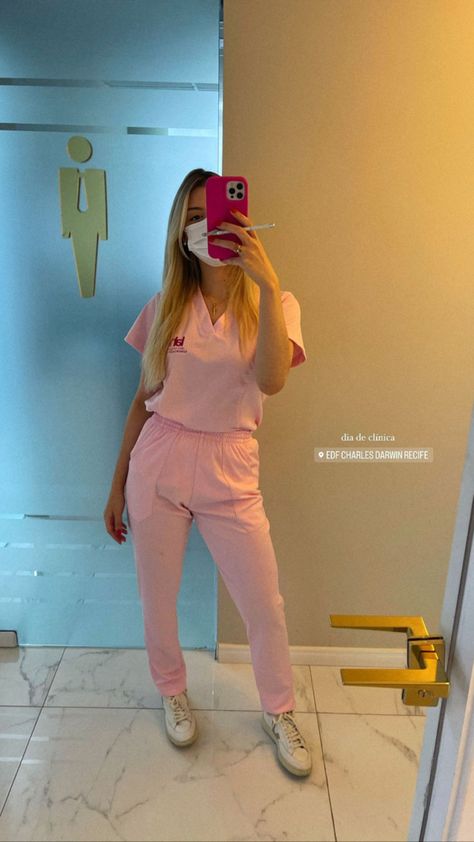 Aesthetic Nurse Injector Aesthetic, Pink Scrubs Outfit, Pink Scrubs Aesthetic, Nurse Fits, Nurse Injector Aesthetic, Cosmetology School Outfits, Pink Doctor, Dentist Scrubs, Nurse Outfit Scrubs