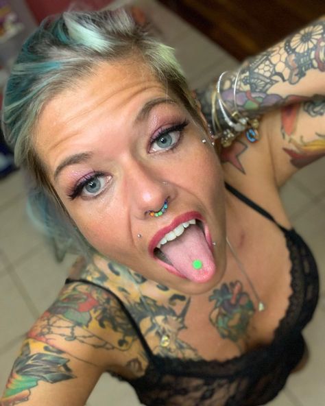 TasteTheRainbow~ on Instagram: “#open #openwide #eyeswideshut #tattoo #tattoos #tonguering #tongue #neons #pastel #pastelhair #rainbowgoth #altgirl #gothaesthetic #fangs…” Tip Of The Tounge Piercing, Sideways Tongue Piercing, Frog Eye Tongue Piercing, Scoop Piercing Tongue, Frog Eyes Piercing Tongue Cute, Tongue Piercing, Red Hair Woman, Tongue Rings, Alt Girl