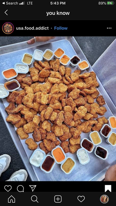 Chicken Nugget Recipes, Nuggets Recipe, Sleepover Food, Junk Food Snacks, Bon Appetite, Think Food, Snacks Für Party, Food Goals, Food Platters