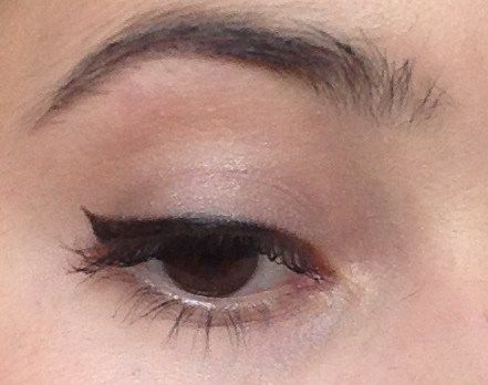 winged liner love Small Black Winged Eyeliner, Tiny Eyeliner Wing, Mini Winged Eyeliner, Baby Wing Eyeliner, Small Winged Eyeliner, Eyeliner For Big Eyes, How To Do Winged Eyeliner, Winged Eye, Facial Makeup