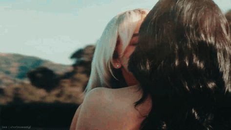 Jenna Ortega And Sabrina Carpenter Kiss, Jenna Ortega Kiss, Sabrina Carpenter Gif, Jenna Ortega, Long Time Ago, Sabrina Carpenter, The Lord, Music Video, Persona