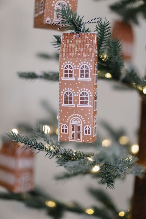 Christmas House Advent Calendar, Gingerbread House Advent Calendar, Diy Advent Calendar For Adults, Anthro Christmas, Advent Calendar Tree, House Advent Calendar, Diy Gingerbread House, Advent Calendar House, Advent House