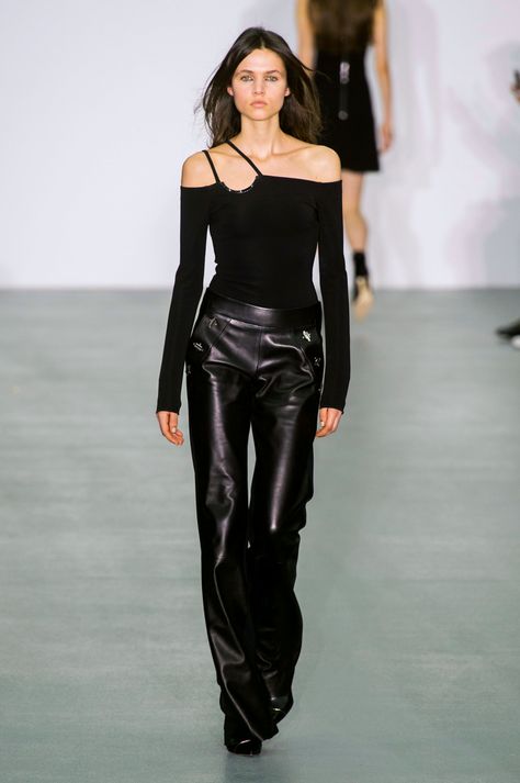 Mode Monochrome, David Koma, Pantalon Large, Fall 2016, London Fashion, London Fashion Week, Wearing Black, Leather And Lace, Couture Fashion