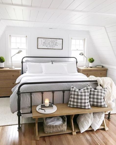 22 Dream Farmhouse Bedroom Ideas - Decoholic Cozy Farmhouse Bedroom, Iron Bed Frame, End Of Bed Bench, Dekorasi Kamar Tidur, Cottage Bedroom, Iron Bed, Farmhouse Bedroom Decor, Metal Bed, Spare Bedroom