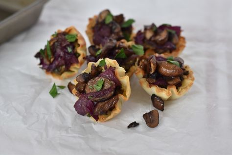 Vegan Mushroom Pesto Tartlets Tartlets Savory, Mushroom Tartlets, Mushroom Pesto, Tartlets Recipe, Mushroom Stew, Wine Butter, Vegan Mushroom, Veg Dishes, Cremini Mushrooms