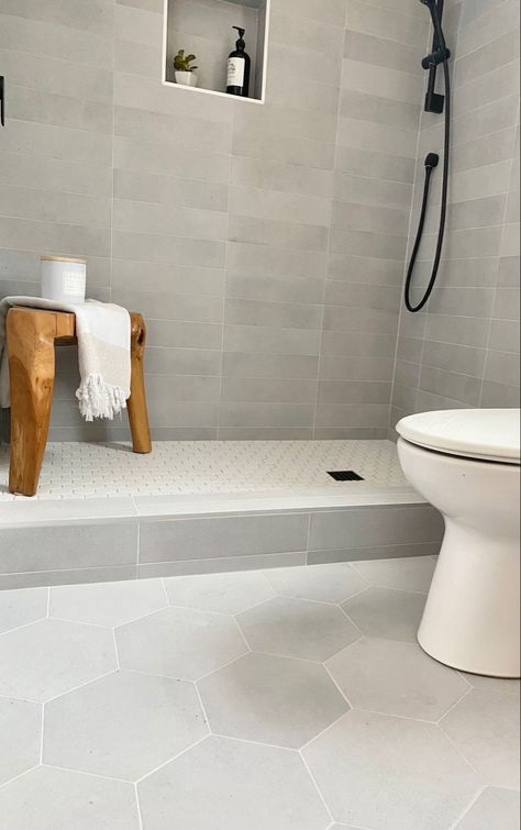 Scandinavian design and soothing colors. White Hex Bathroom Floor, Large Grey Tile Bathroom, Grey Hex Tile Bathroom Floor, Bathroom Floor And Shower Tile Same, Grey Bathroom Ideas Tiles, White And Gray Tile Bathroom, Grey And White Floor Tile, Large Floor Tiles Bathroom, Black White Tiles Bathroom