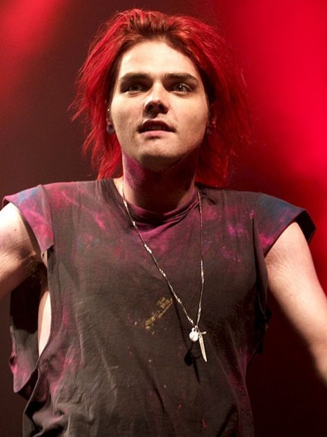 I like this picture. It shows the stretch marks on his arms from his weight loss. Very cool.. Sassy Diva, Sass Queen, Bob Bryar, Danger Days, Gee Way, Ray Toro, Dark Red Hair, I Love Mcr, Mikey Way