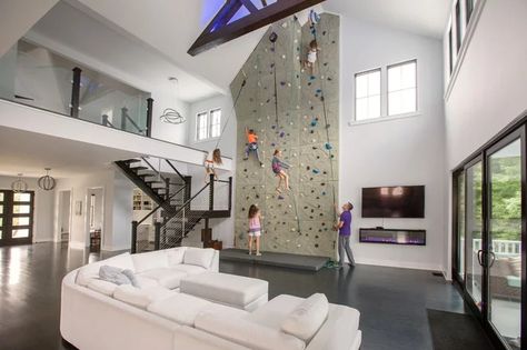 Inside Rock Climbing Wall, Indoor Home Rock Climbing Wall, House Climbing Wall, Rock Wall In Living Room, Rock Climbing In House, Home Rock Wall Indoor Climbing, Living Room Climbing Wall, Rock Climbing At Home, Rock Wall In House