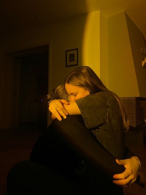 beautiful deep hug from friends aesthetic in golden hour lamp Friend Hug Aesthetic, Hug Yourself Aesthetic, Hugs Friends Aesthetic, Family Hug Aesthetic, Sisters Hugging Aesthetic, Deep Friendship Aesthetic, Caring Friend Aesthetic, Friends Cuddling Aesthetic, Therapy Friend Aesthetic