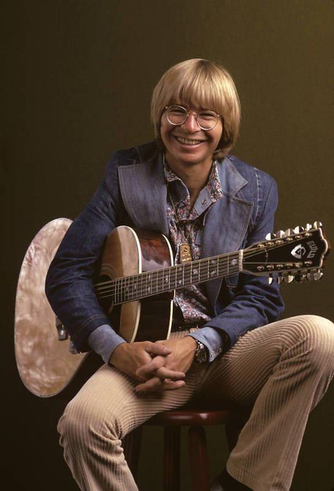 John Denver John Denver Aspen, John Denver Lyrics, John Denver Pictures, Guild Guitars, Old Guitar, John Denver, Mountain High, Country Music Singers, Country Stars