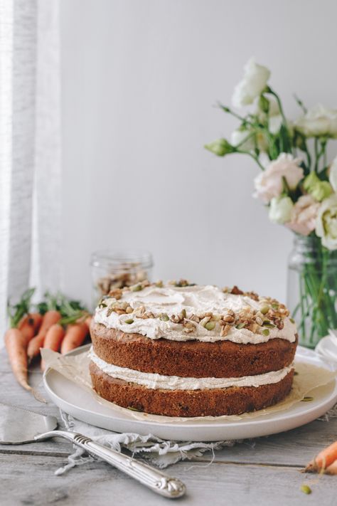 Carrot Cake with Spiced Cashew Icing – GoodFor Carrot Cake Photography, Easy Cake Ideas, Sugar Carrots, Vegan Carrot Cakes, Baking Treats, Sweet Bites, Walnut Cake, Cake Photography, Cake Delivery