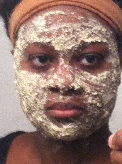 Green tea and oatmeal face mask. blend one cup of dry oats , mix with water and 1 green tea bag. Wait until dry- about 20 mins. Then rinse.   Great for softening your skin and for helping to calm pesky pimples. Oatmeal Face Mask, Covering Grey Roots, Makeup Jobs, Sparse Eyebrows, Green Tea Bags, Concealer Palette, Grey Roots, Green Tea Mask, How To Apply Lipstick