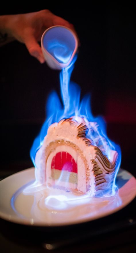 Baked Alaska Flambe, Flambe Desserts, Baked Alaska Recipe, Baked Alaska, Hot Dish, Themed Desserts, Healthy Brain, Fancy Desserts, Plated Desserts