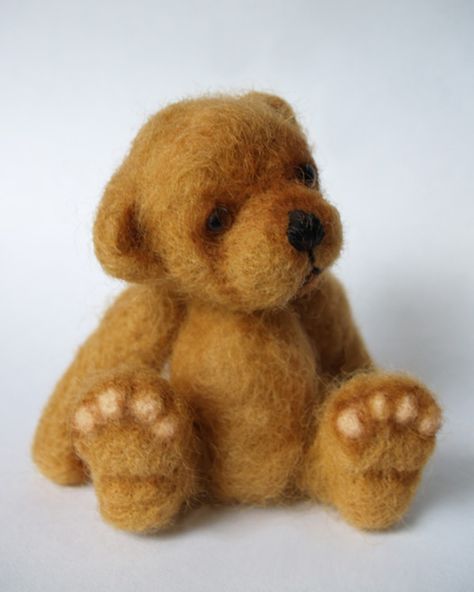 I felt like felting, here is the result: / Needlefelting / Teddy Talk: Creating, Collecting, Connecting Felted Bear, Tovad Ull, Needle Felting Diy, Wool Needle Felting, Wool Animals, Felting Wool, Needle Felting Tutorials, Needle Felting Projects, Felting Tutorials