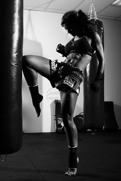 Avril Mathie Avril Mathie, Muay Thai Women, Female Mma Fighters, Kick Boxing Girl, Mma Girls, Boxe Thai, Bronze Goddess, Female Martial Artists, Fighter Girl