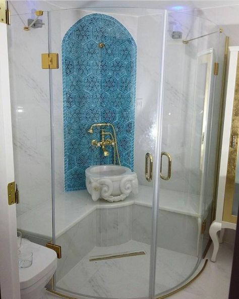 Hammam Bathroom, Small Space Bathroom Design, Moroccan Bath, Turkish Bathroom, Green Tile Bathroom, Bathroom Design Styles, Luxury Mansions Interior, Toilet Room Decor, Interior Design Student