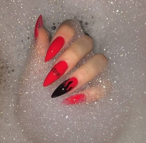 Red And Black Nail, Red Acrylic Nails, Goth Nails, Edgy Nails, Grunge Nails, Glow Nails, Long Acrylic Nails Coffin, Black Nail, Nail Swag