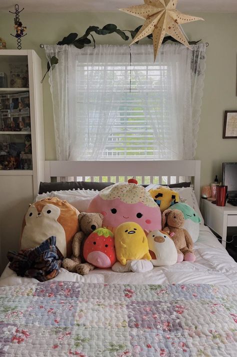 Squishmallow Room, Squishmallow Collection, Strawberry Cute, Clean Bed, Pink Clothes, Cute Room, Preppy Aesthetic, Cute Room Decor, Pink Outfits