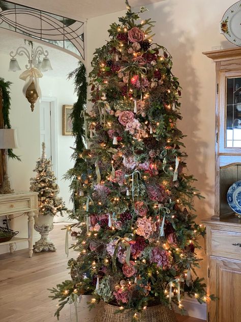 A Woodland Christmas Tree ⋆ SomeTyme Place Enchanted Forest Christmas Tree, Enchanted Forest Christmas, Forest Christmas Tree, Woodland Christmas Tree, Woodland Tree, Forest Christmas, Christmas Colorful, Cottage Christmas, Woodland Christmas