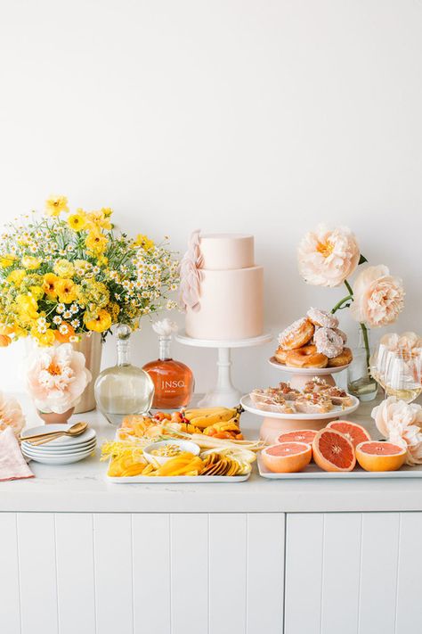 Modern pink and yellow bridal shower brunch | Bridal brunch | 100 Layer Cake Pink And Yellow Table Decor, Bridal Shower Yellow, Pink Bridal Shower Cake, Cafe Shoot, French Bridal Showers, Shower Aesthetic, Meeting Ideas, Bridal Shower Inspo, Yellow Birthday