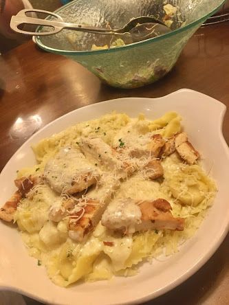 Garden Italian, Olive Garden Recipes, Kitchen Goals, Tortellini Pasta, Ham And Bean Soup, Reception Food, Italian Recipes Authentic, Girl Dinner, Yummy Comfort Food