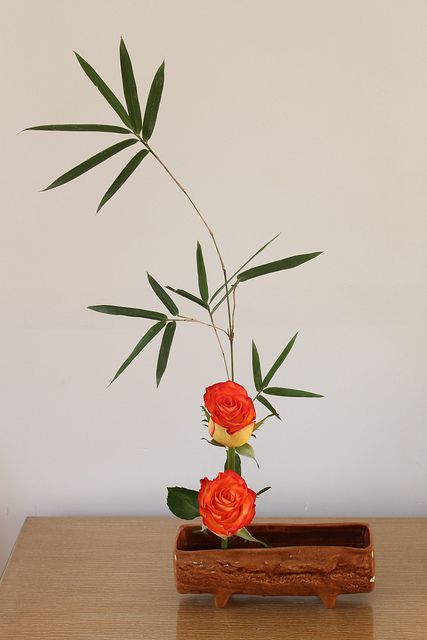 bamboo and roses | Flickr - Photo Sharing!                                                                                                                                                                                 More Tulpen Arrangements, Art Floral Japonais, Arreglos Ikebana, Ikebana Sogetsu, Arrangement Of Flowers, Sogetsu Ikebana, Ikebana Arrangements, Ikebana Flower Arrangement, Ikebana Vases