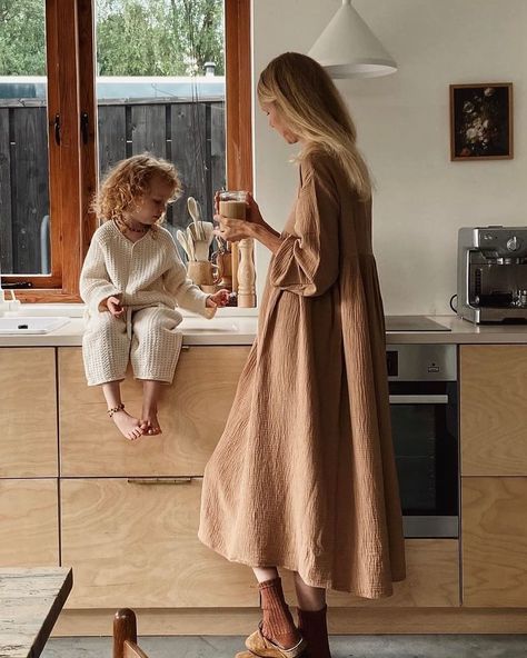 The Simple Folk on Instagram: “Wednesday mornings with our muse @tessahop, in the Meadow Dress ❤️⁠⁠ ⁠⁠ 📷: @tessahop” Meadow Dress, The Simple Folk, Wildflower Meadow, Mama Style, Folk Dresses, Flowing Skirt, Pretty Photos, The Meadows, Cotton Muslin