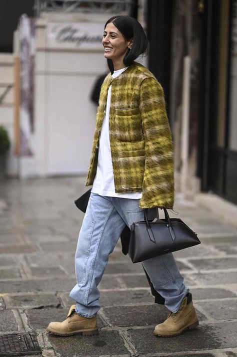 Outfits Con Botas Timberland, Timberland Boots Outfit, Timberland Outfits, Vogue France, Winter Lookbook, Charlotte Casiraghi, Timberlands, Double Denim, Picture Outfits