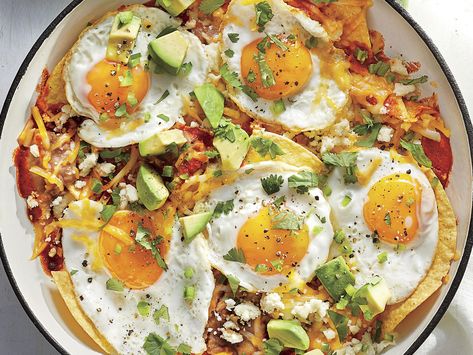 You and your brunch crowd will love digging into the cheesy, spicy layers of this egg-topped casserole. Unlike tortillas, crisp corn tostadas will soften during baking but still maintain a good texture. You’ll find them at the supermarket near the tortillas. The eggs are cooked in a separate skillet at the end of the casserole cook time; slide them on top of the cooked casserole before topping with avocado, sour cream, cilantro, and jalapeño. Sage Recipes, Shakshuka Recipes, Lazy Dinners, How To Make Guacamole, Diner Recipes, Feta Pasta, Cooking White Rice, 15 Minute Meals, Tikka Masala