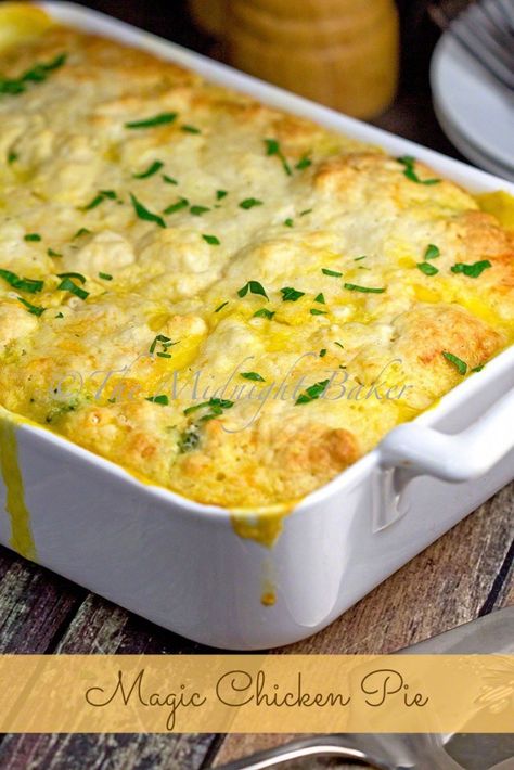 Magic Chicken Pie | bakeatmidnite.com | #casseroles #chicken #potpie Magic Chicken Pie 12 Tomatoes, Magic Chicken Pie, Chicken Pie Casserole, Bisquick Chicken Recipes, Filet Mignon Chorizo, Magic Chicken, Chicken Pie Recipe, Chicken Casseroles, Bisquick Recipes