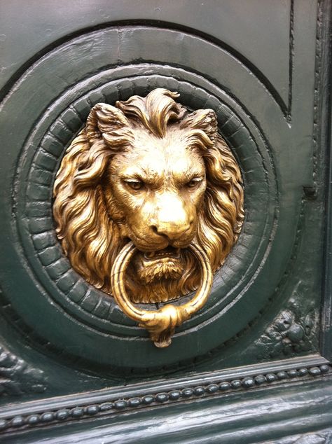 Lion Door Handle, Bungalow Remodel, Nature Sculpture, Lion Door Knocker, Lion's Den, Lion Statue, Carved Stamps, Door Knobs And Knockers, Realistic Tattoo Sleeve