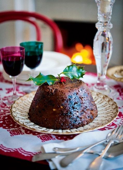 How to flame a Christmas pudding | delicious. magazine Traditional Christmas Pudding Recipe, Figgy Pudding Recipe, Pudding Parfait Recipes, Mini Christmas Puddings, Xmas Pudding, Christmas Pudding Recipes, Christmas Dessert Recipes, Pudding Cupcakes, Figgy Pudding