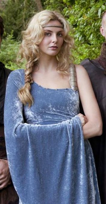 Tamsin Egerton as Guinevere in STARZ' Camelot. Tamsin Egerton, Costume Drama, Movie Costumes, Arte Fantasy, Fantasy Fashion, Historical Fashion, Green Dress, Actors & Actresses, Game Of Thrones