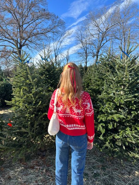 Red christmas sweater at christmas tree farm. Christmas tree farm outfit and photo inspo. Tree Farm Aesthetic, Christmas Tree Farm Aesthetic, Christmas Tree Farm Outfit, Christmas Outfits Aesthetic, Farm Christmas Tree, Farm Outfit, Christmas Outfit Aesthetic, Farm Aesthetic, Red Christmas Sweater