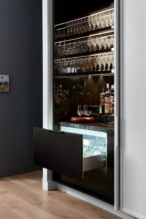 A dark home bar. Counter Ideas, Inspiring Homes, Den Decor, Modern Home Bar, Fisher Paykel, Bar Designs, Home Bar Designs, Integrated Appliances, The Local Project