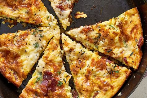 Breakfast can be the best meal of the day when you're doing a round of Whole30. Baked Hashbrowns, Whole30 Breakfast Recipes, Easy Frittata, Telur Dadar, Chicken Breakfast, Whole 30 Breakfast, Omelette Recipe, Frittata Recipes, Sweet Potato Hash