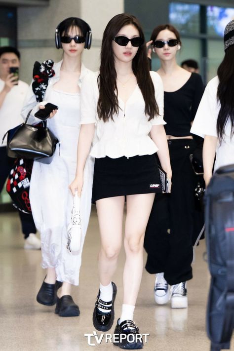 Aespa Airport Fashion, Kpop Idol Street Style, Airport Outfit Korean, Idols Outfits, Mix Match Outfits, Clueless Outfits, Airport Outfits, Idol Fashion, Fashion Idol