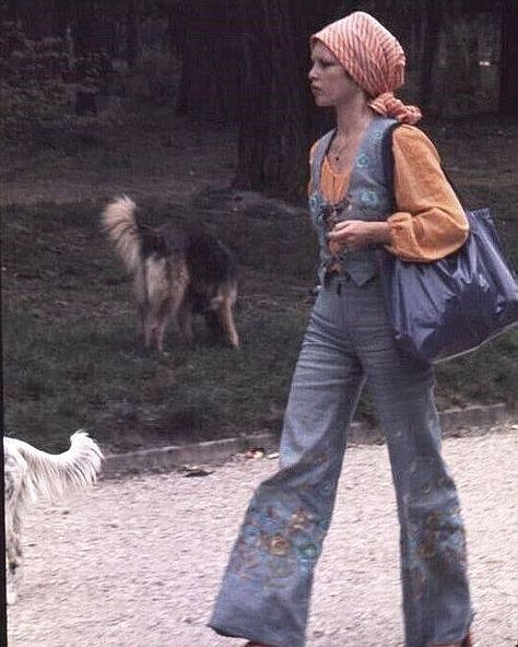 Brigitte Bardot Fan Page on Instagram: “Bonsoir🌼 #BrigitteBardot #hairstyle #fashion #vintage #trousers #walk #walking #dog #dogs” 70s Celebrities, Walking Dog, Bardot Style, Cali Style, Hairstyle Fashion, Animal Rights Activist, Vintage Trousers, French Actress, California Style