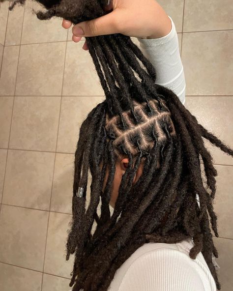 Love my grid💕 Also happy #texturetuesday 😽 I always miss them😭 . . . . . . #locs #locstyles #locjourney #locqueen #locstylesforwomen #loccommunity #blackgirlmagic #naturalhairproducts #hairstylesforblackgirls #dreadlocks #dreadhead #dreadstyles #rasta #rastafari #nattydread #caribbeangirl #islandgirl #blackhaircare #hairstylesforblackwomen #thicklocs #locinspiration #locsmontreal #explorepage #locs4dayyz Feminine Locs, Medium Locs, Flips Hair, Thick Locs, Loc Inspiration, Short Locs, Beautiful Black Hair, Short Locs Hairstyles, Loc Journey