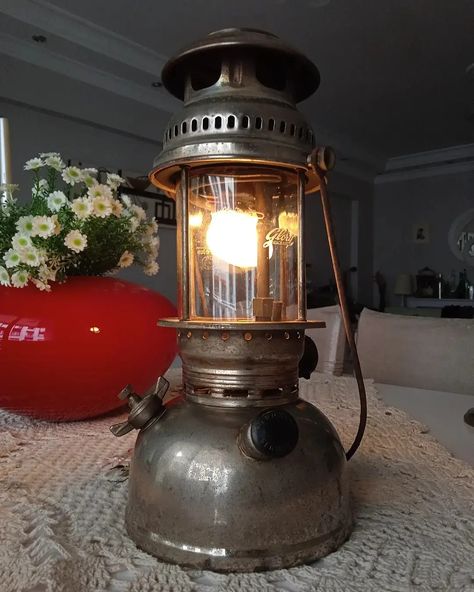 School Things, Diy Repair, Vintage Lamps, Old School, Lanterns, Novelty Lamp, Lamps, Solar, Table Lamp