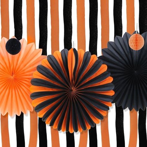 Paper Curtains, Halloween Crepe Paper, Hannah Renee, Paper Halloween Decorations, Crepe Paper Decorations, Paper Pinwheels, Halloween Decorations Wreaths, Diy Pinwheel, Modern Halloween Decor