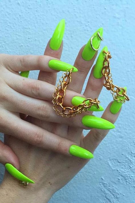 Like Them or Not, Pierced Nails Are Totally Making a Comeback Pierced Nails, Nail Piercing, Neon Green Nails, Boho Nails, Green Nail Art, Nail Ring, Fabulous Nails, Nail Designs Spring, Dream Nails