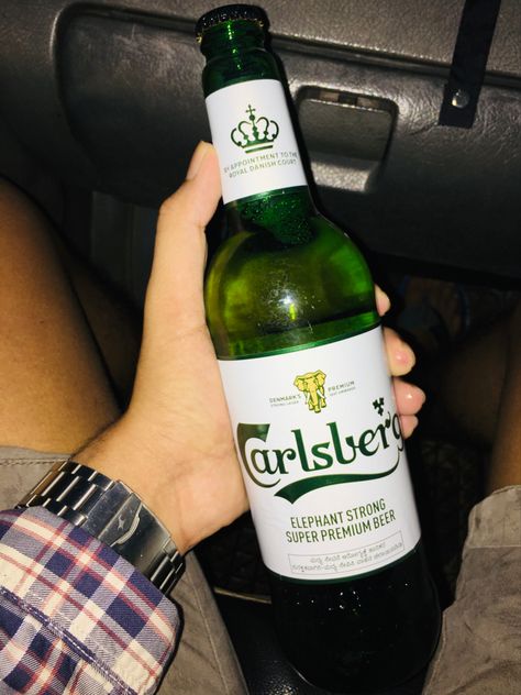 Carlsberg Beer, Logo Wallpaper Hd, Dhoni Wallpapers, Alcohol Aesthetic, Logo Wallpaper, Soju Bottle, Food Snapchat, Beer Bottle, Beer