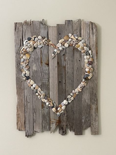 Seashell Valentine Craft, Driftwood Butterfly Diy, Driftwood Seashell Windchime, Shell Heart On Wood, Shell And Driftwood Wreath, Shell Flower And Driftwood, Rock Crafts Diy, Seashell Art Diy, Driftwood Art Diy