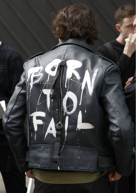 Spray Paint Leather Jacket, Leather Jacket Painting Ideas, Paint Leather Jacket, Jacket Painting Ideas, Rockstar's Girlfriend, Jacket Painting, Battle Jackets, Painted Leather Jacket, Paint Leather