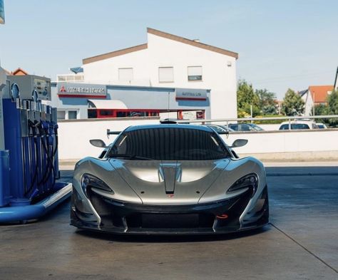 Mclaren Cars, Mclaren P1, Lovely Car, Super Sport Cars, Cars And Coffee, Cool Car Pictures, Super Luxury Cars, Top Cars, Pretty Cars