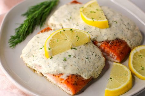 This dill and yogurt salmon is simple enough for a weeknight, but elegant enough for guests! Bake the sauce on top for a flavorful fish dish! Yogurt Sauce For Salmon, Salmon Dill, Yogurt Dill Sauce, Greek Yogurt Sauce, Dinner Simple, Dill Salmon, Sauce For Salmon, Healthy Dinner Options, Yogurt Recipe